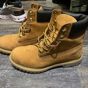 Women’s Size 8 Timberlands